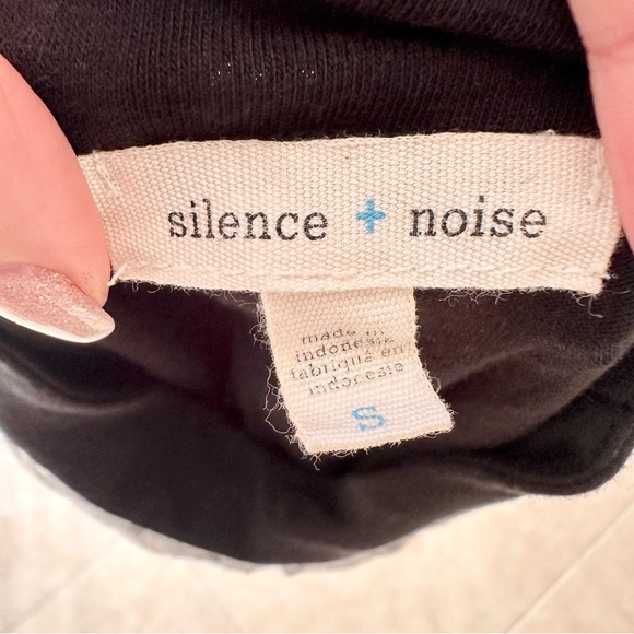 Silence + Noise - Black and White Mesh/Cutout Top - Picture 3 of 4